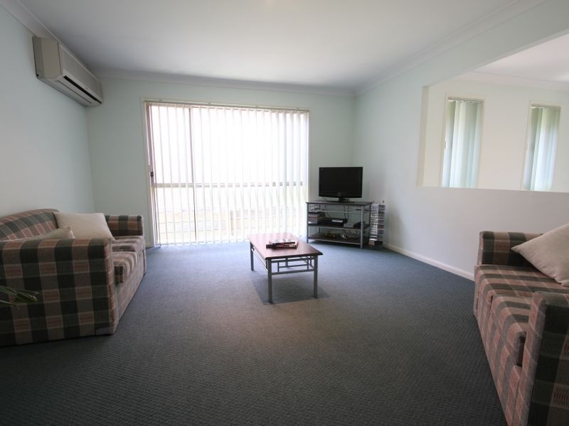 18 Apsley Cr, Parkinson QLD 4115