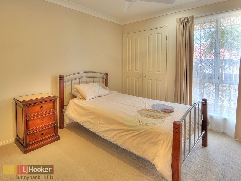 8 Carlisle Place, Parkinson QLD 4115