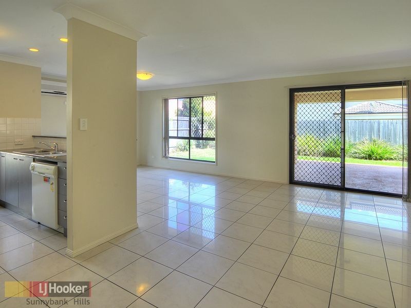 16 Karajini Crescent, Parkinson QLD 4115