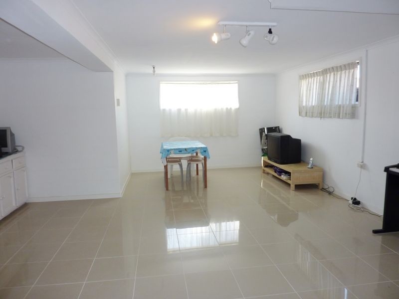 5 Rhyl St, Macgregor QLD 4109