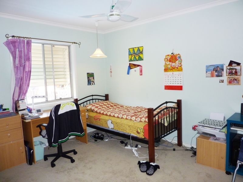 5 Rhyl St, Macgregor QLD 4109