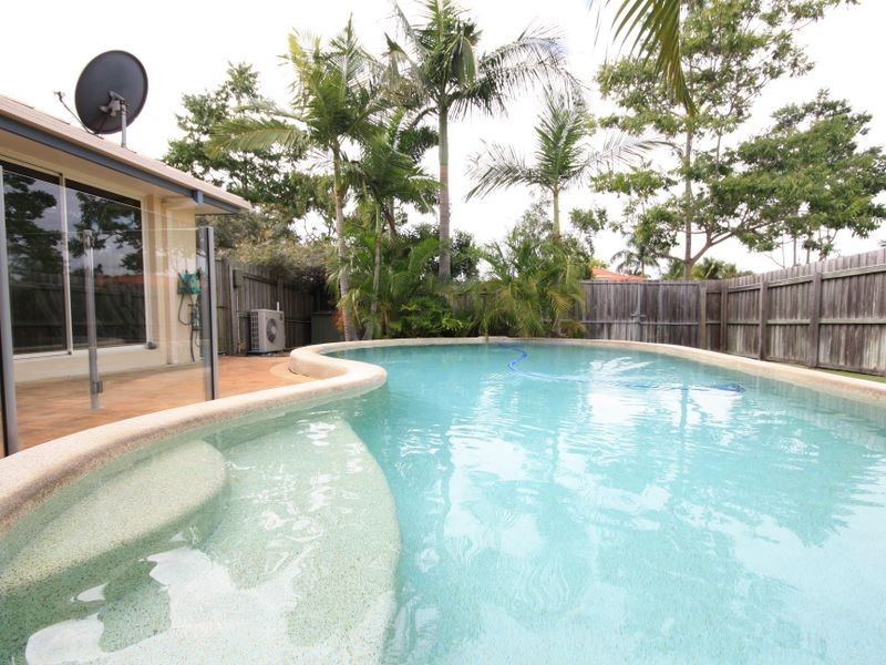 2 Albert Place, Parkinson QLD 4115