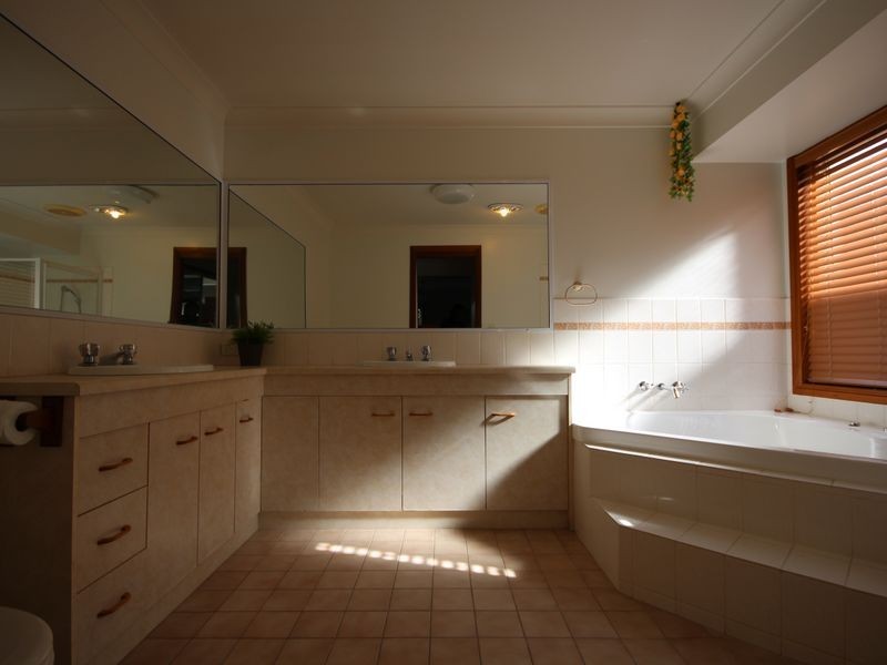 18 Redgum Place, Calamvale QLD 4116