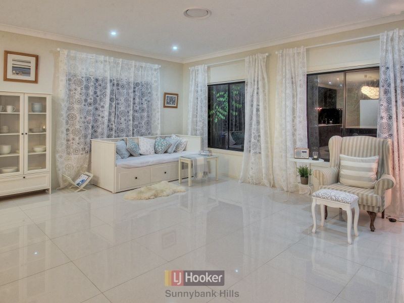 17 Cleveland Place, Stretton QLD 4116