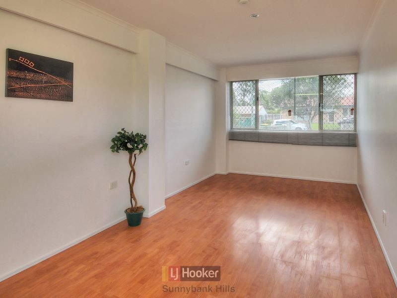 77 Barossa Street, Kingston QLD 4114