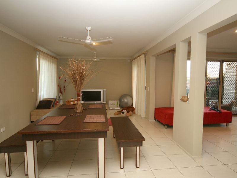 36 Mapelton Circuit, Parkinson QLD 4115