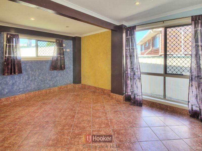 4 Dracon Street, Regents Park QLD 4118