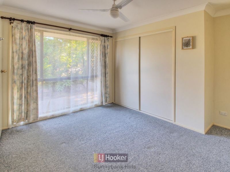 4 Dracon Street, Regents Park QLD 4118