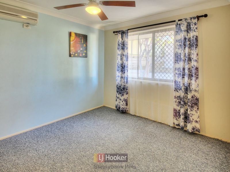 4 Dracon Street, Regents Park QLD 4118