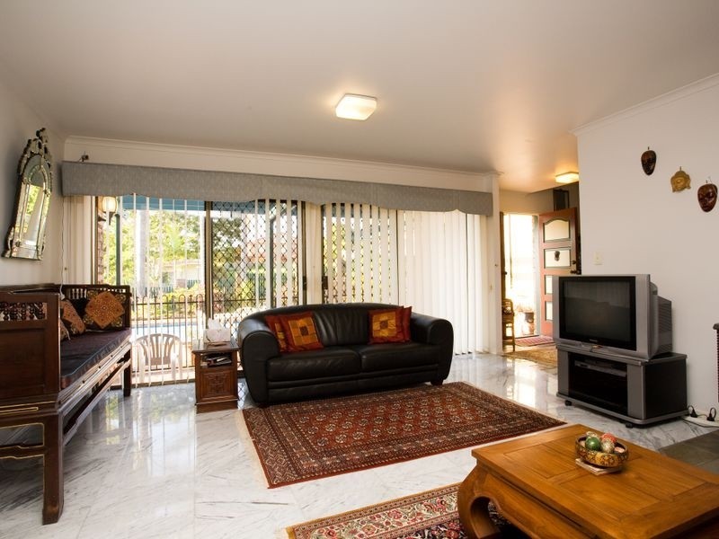 5 Belfairs St, Robertson QLD 4109