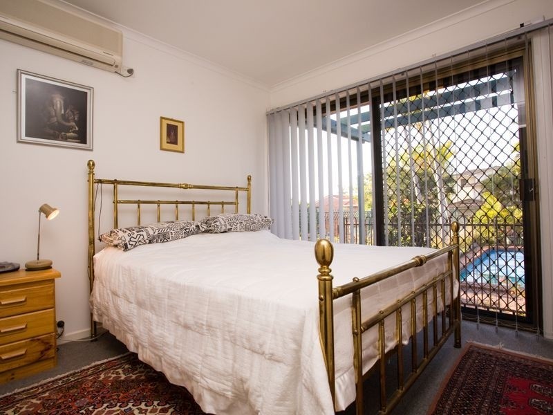 5 Belfairs St, Robertson QLD 4109
