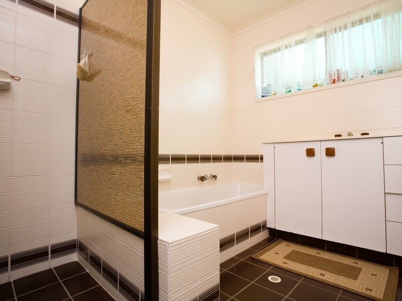5 Belfairs St, Robertson QLD 4109