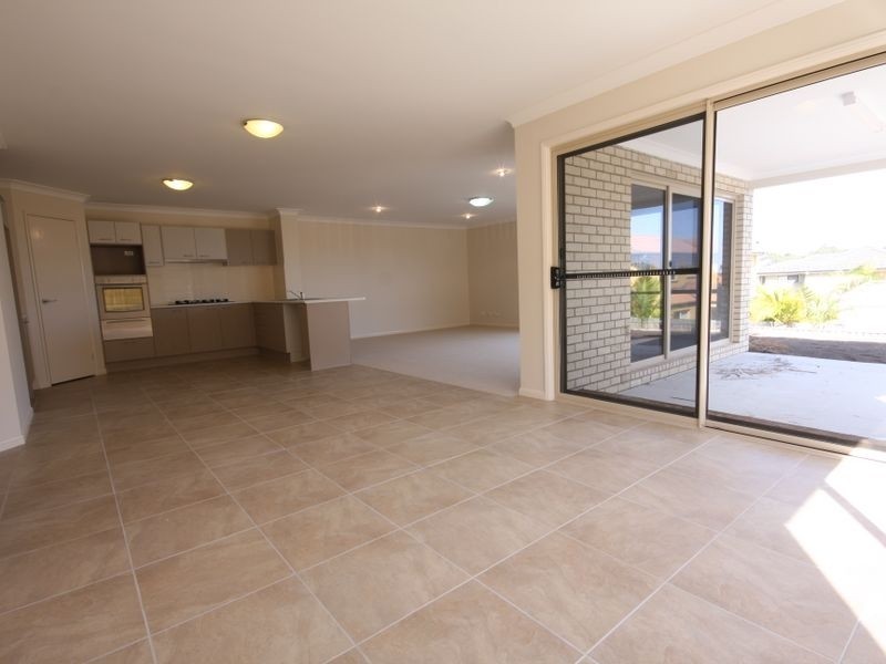18 Larapinta Cct, Parkinson QLD 4115