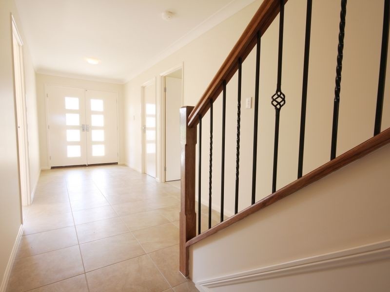 18 Larapinta Cct, Parkinson QLD 4115