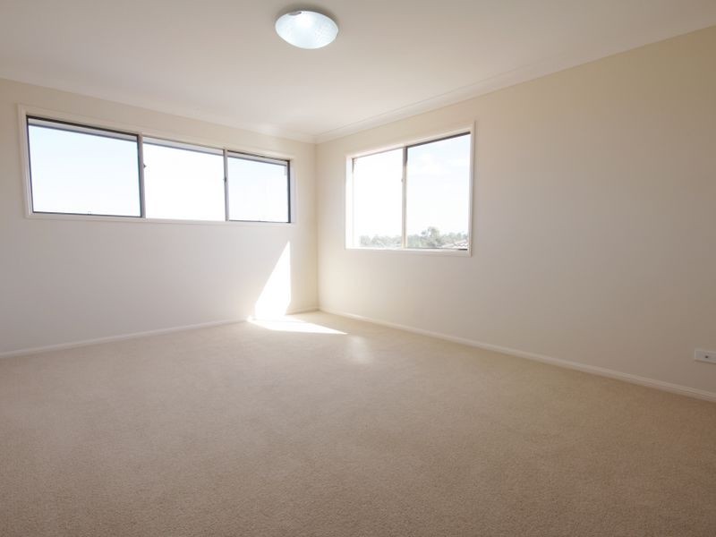 18 Larapinta Cct, Parkinson QLD 4115