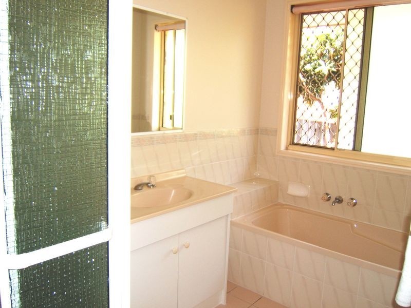 8 Catalpa St, Eight Mile Plains QLD 4113