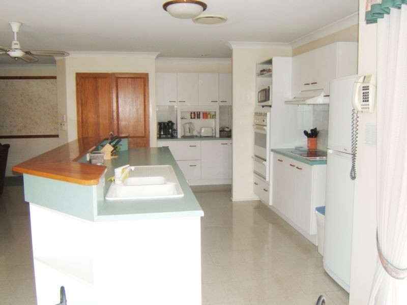 60 Blue Grass Cr, Eight Mile Plains QLD 4113