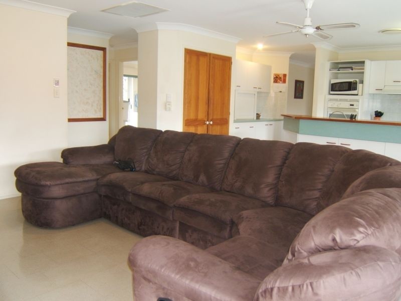 60 Blue Grass Cr, Eight Mile Plains QLD 4113