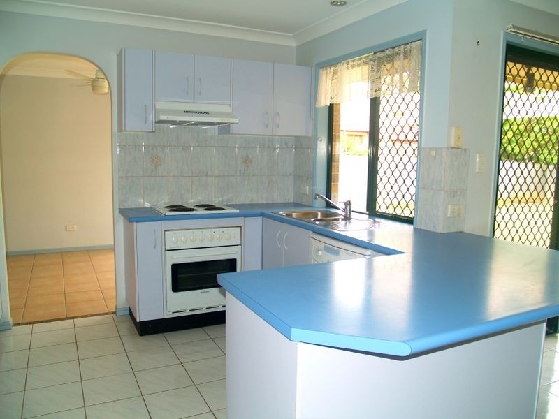 18 Mullins St, Coopers Plains QLD 4108