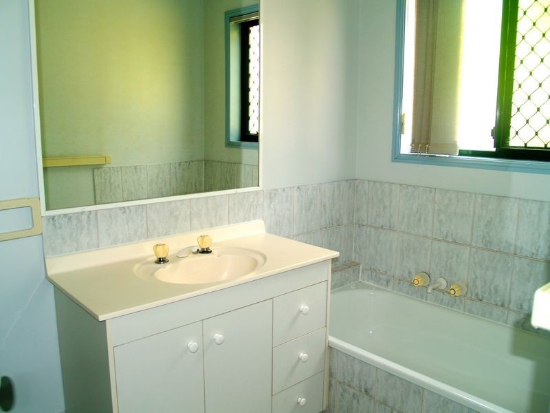 18 Mullins St, Coopers Plains QLD 4108