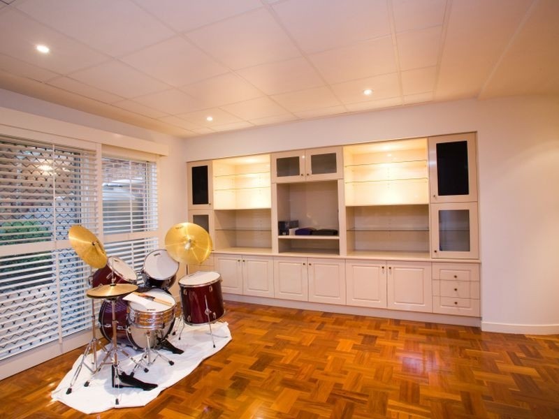 592 Musgrave Rd, Robertson QLD 4109