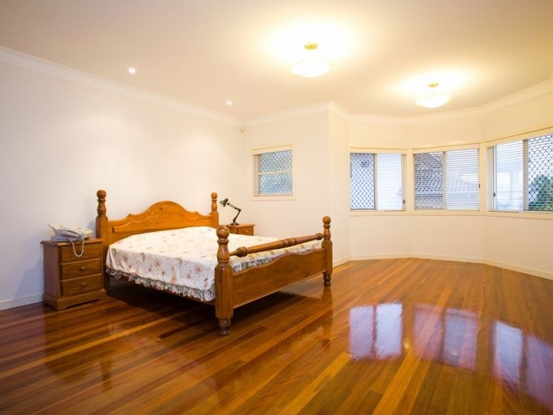 592 Musgrave Rd, Robertson QLD 4109