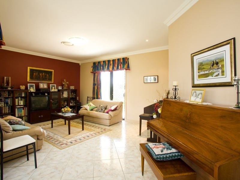 16 Grosvenor Cl, Sunnybank Hills QLD 4109