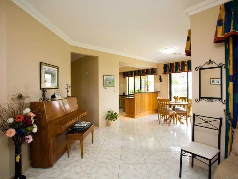 16 Grosvenor Cl, Sunnybank Hills QLD 4109