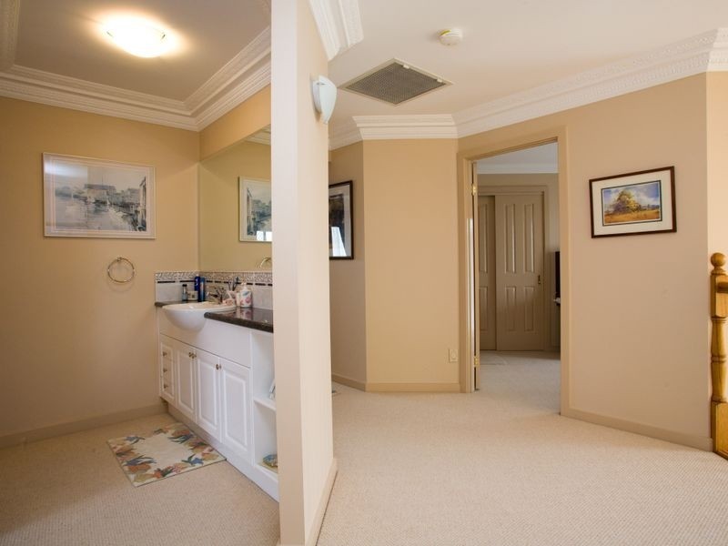 16 Grosvenor Cl, Sunnybank Hills QLD 4109