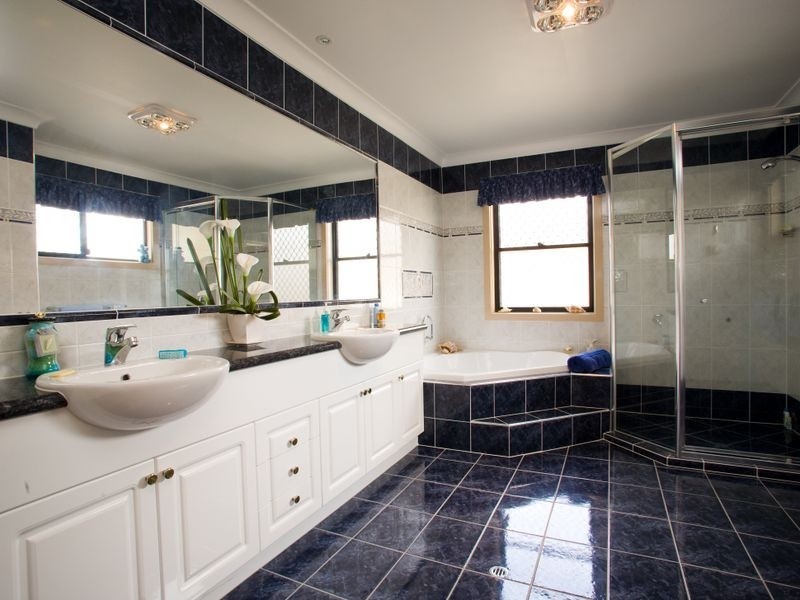 16 Grosvenor Cl, Sunnybank Hills QLD 4109