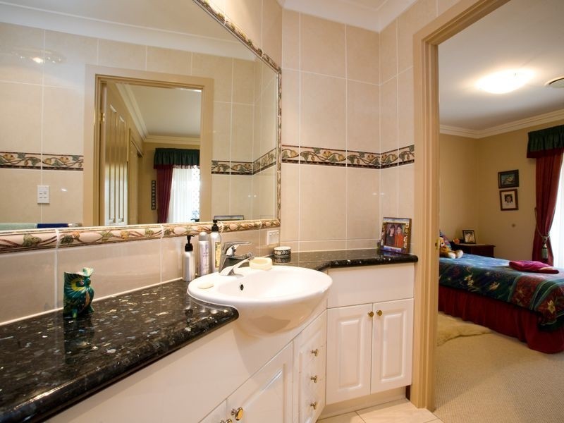 16 Grosvenor Cl, Sunnybank Hills QLD 4109