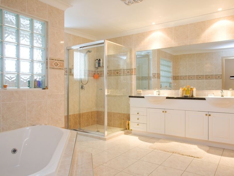 16 Grosvenor Cl, Sunnybank Hills QLD 4109