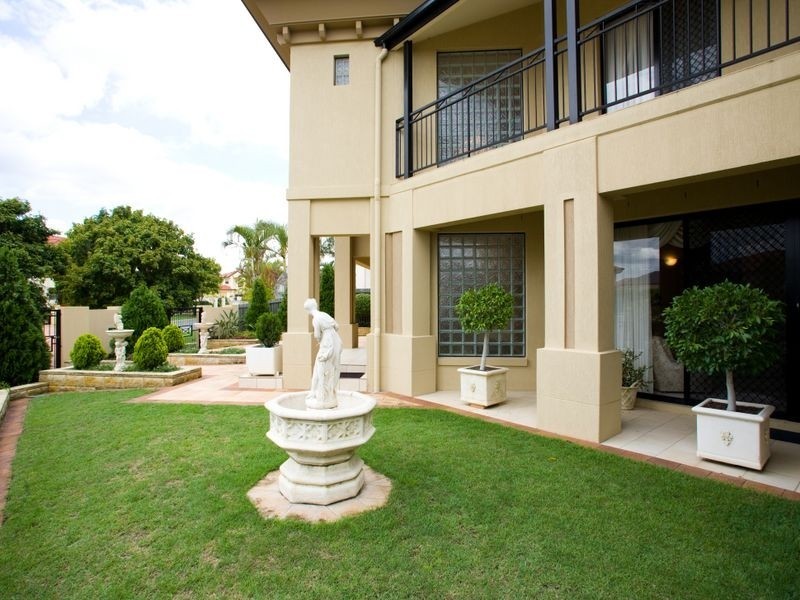 16 Grosvenor Cl, Sunnybank Hills QLD 4109