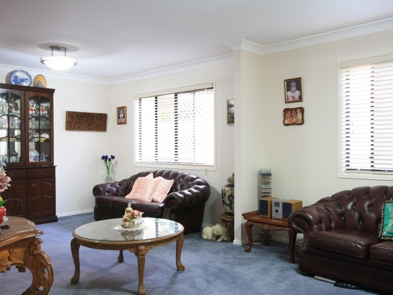 7 Cavallaro St, Robertson QLD 4109