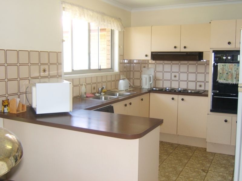 2 Pitfield Ct, Eight Mile Plains QLD 4113