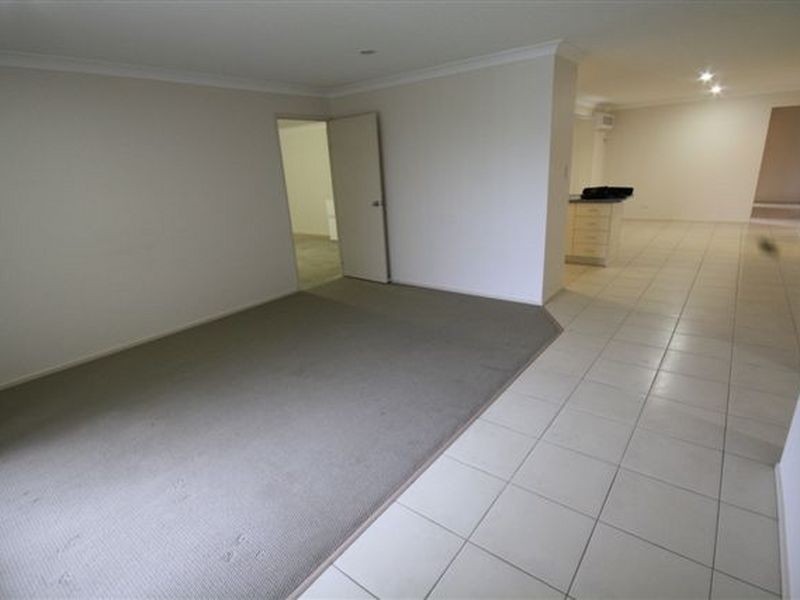 16 Ashmore Close, Marsden QLD 4132