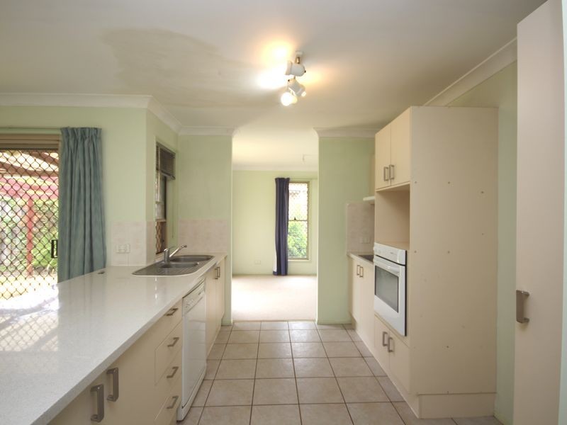 12 Freeman Place, Calamvale QLD 4116