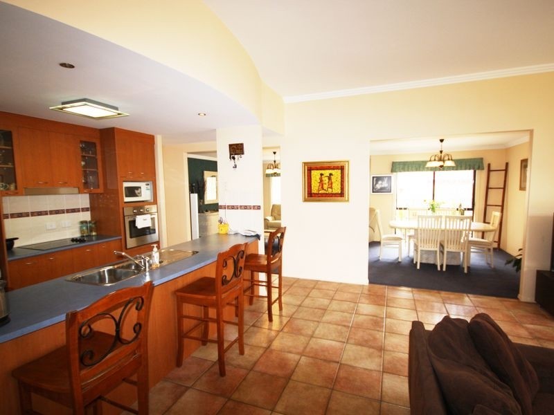 8 Mitchell Pl, Parkinson QLD 4115