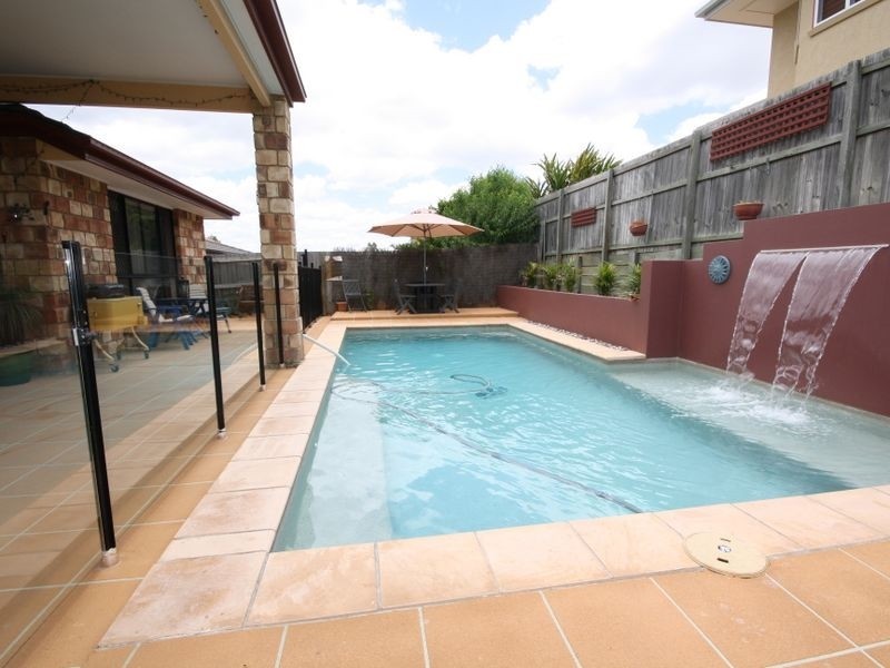 8 Mitchell Pl, Parkinson QLD 4115