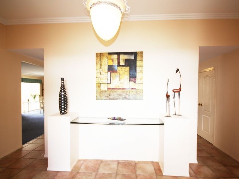 8 Mitchell Pl, Parkinson QLD 4115