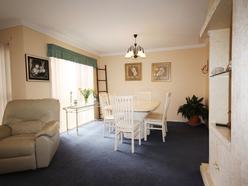 8 Mitchell Pl, Parkinson QLD 4115