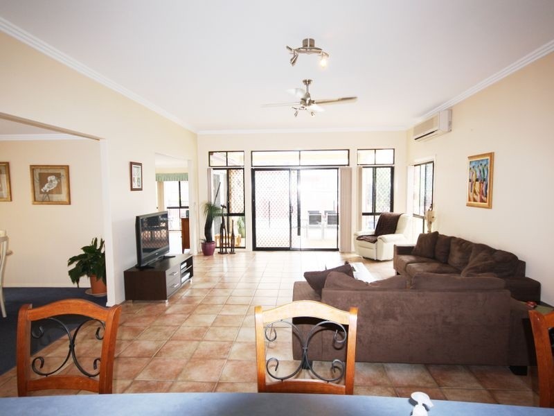 8 Mitchell Pl, Parkinson QLD 4115