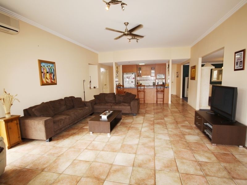 8 Mitchell Pl, Parkinson QLD 4115