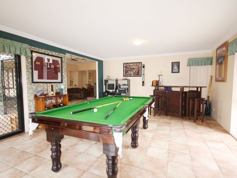 8 Mitchell Pl, Parkinson QLD 4115