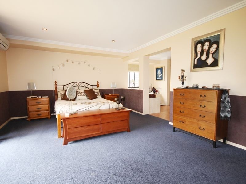 8 Mitchell Pl, Parkinson QLD 4115