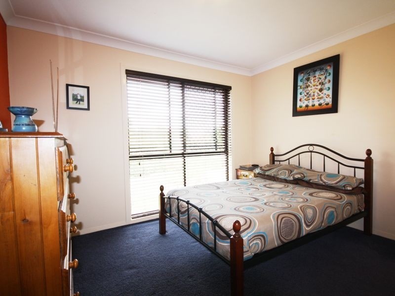 8 Mitchell Pl, Parkinson QLD 4115