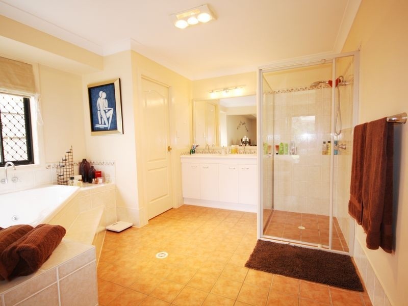 8 Mitchell Pl, Parkinson QLD 4115