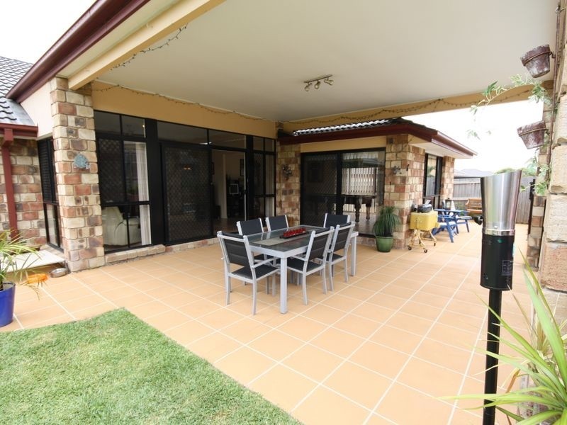 8 Mitchell Pl, Parkinson QLD 4115