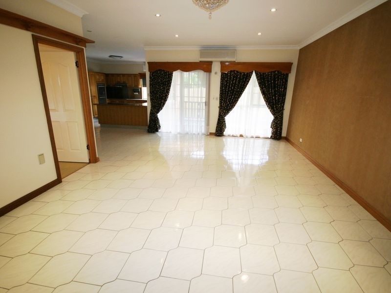 10 Lincoln Pl, Stretton QLD 4116