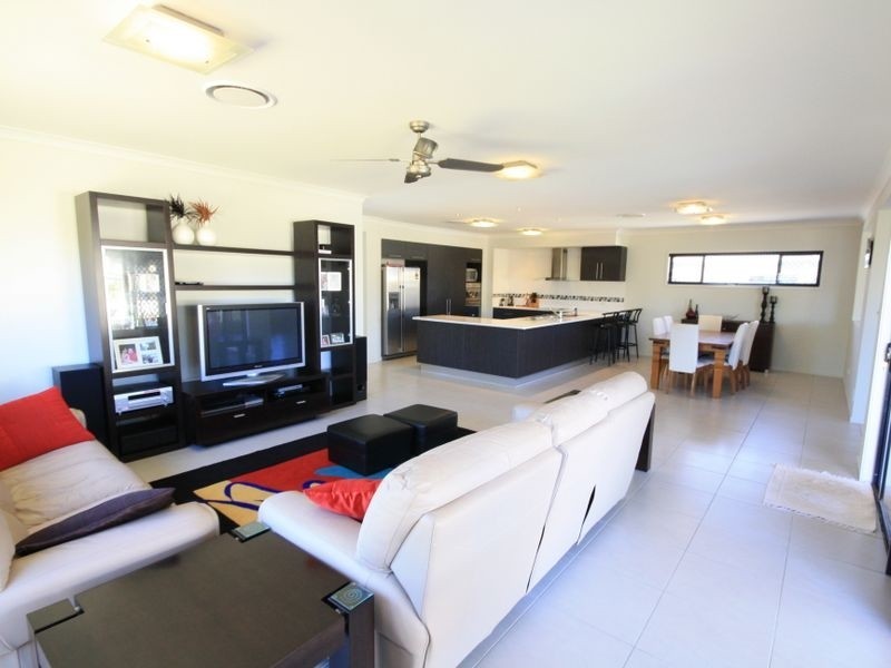 3 Innaminka Pl, Parkinson QLD 4115